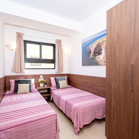 Islet Promenade Seafront Apartment With Large Corner Terrace By Getawaysmalta Bahía de San Pablo Exterior foto