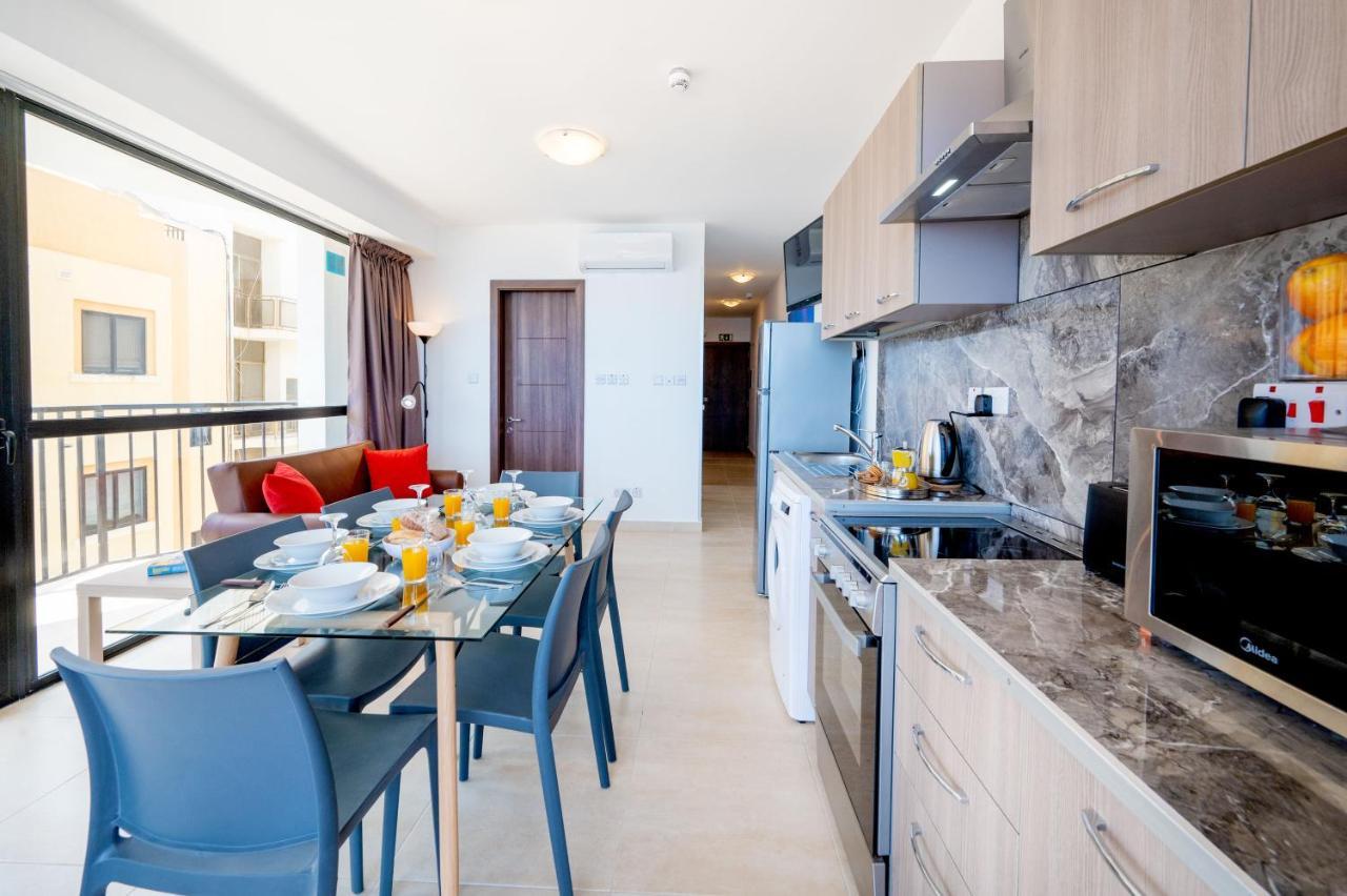 Islet Promenade Seafront Apartment With Large Corner Terrace By Getawaysmalta Bahía de San Pablo Exterior foto