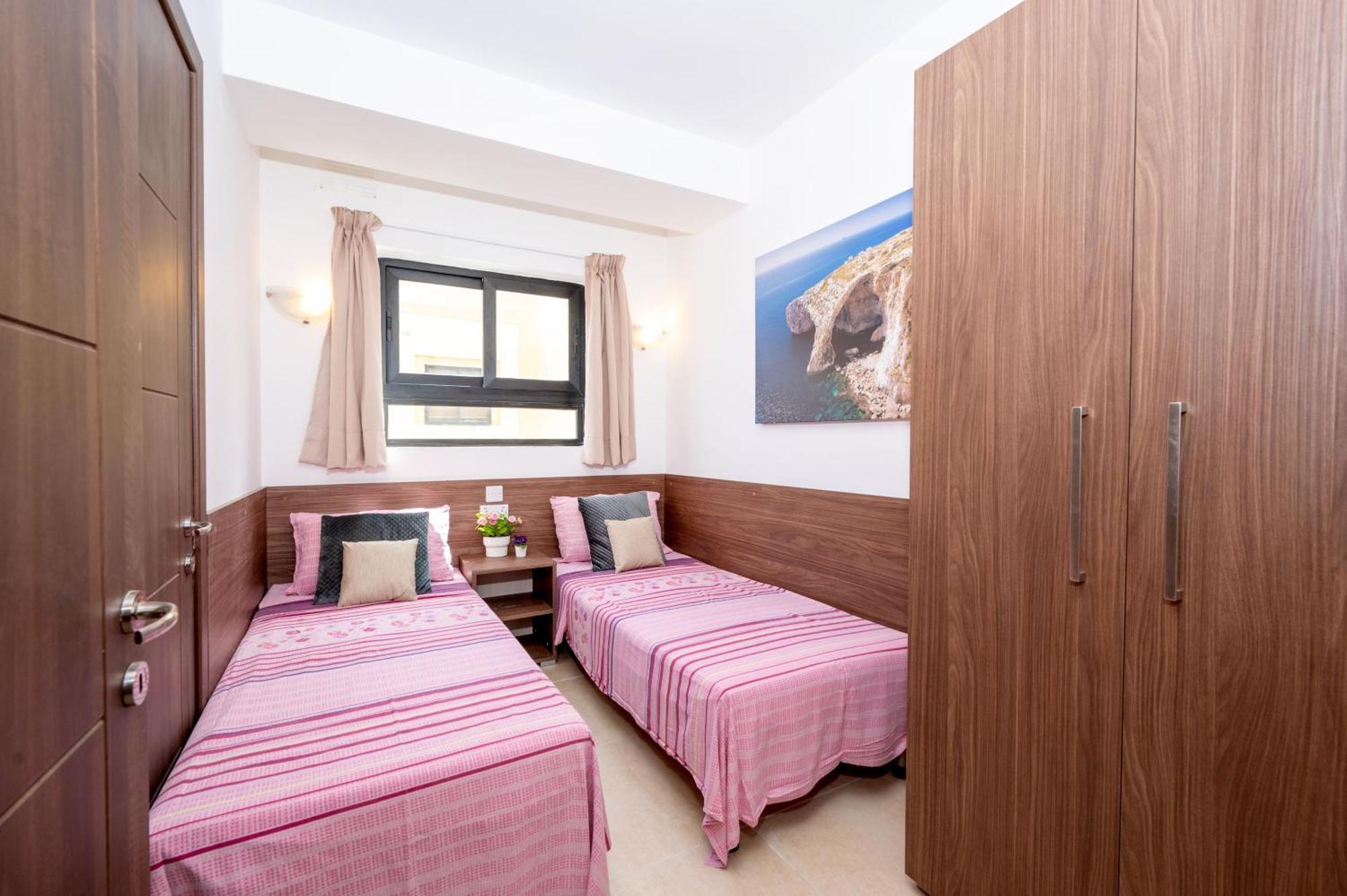 Islet Promenade Seafront Apartment With Large Corner Terrace By Getawaysmalta Bahía de San Pablo Exterior foto